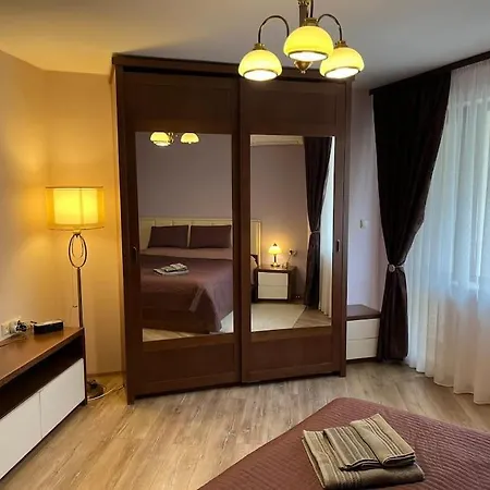 Stylish Center In Quiet Location Apartment *
